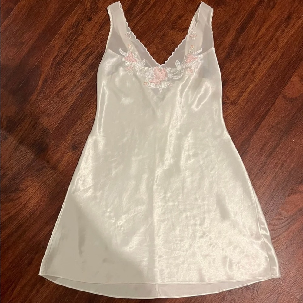 🚫SOLD🚫 Vintage Silky Floral Night Slip